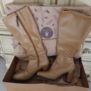 VINTAGE "SANDLER OF BOSTON" TALL TAN BOOTS WITH GOLD ACCENTS.  SIZE 8N.